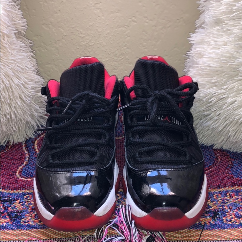 Jordan low top 11s